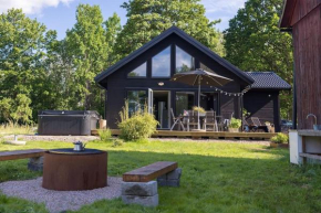 Newly built cottages with jacuzzy and sauna
